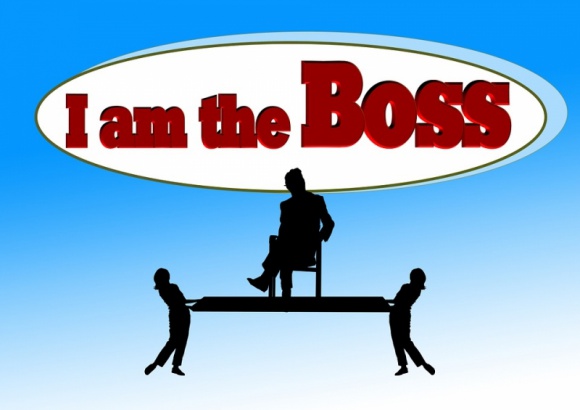 Czego nie powinien robić szef? Praca, BIZNES - Które cechy szefa najbardziej przeszkadzają w pracy i osiąganiu najlepszych rezultatów przez pracowników? Oto 8 postaw, których unikaj będąc przełożonym.