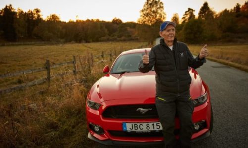 Lennart (97) kjøpte seg ny Ford Mustang med 421 HK!