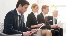Jak sprofilować CV pod pracodawcę? Oto ważne zasady Praca, BIZNES - Wysyłając CV do sześciu różnych firm, powinniśmy mieć sześć różnych wersji CV.
