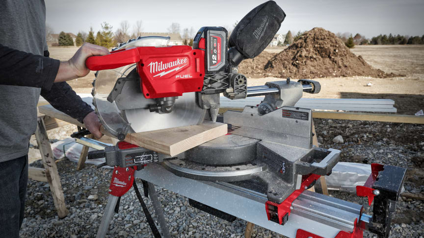 KAPP LEDNINGEN! NY BATTERIDREVET MILWAUKEE® M18 FUEL™ 305 MM KAPP OG GJÆRSAG