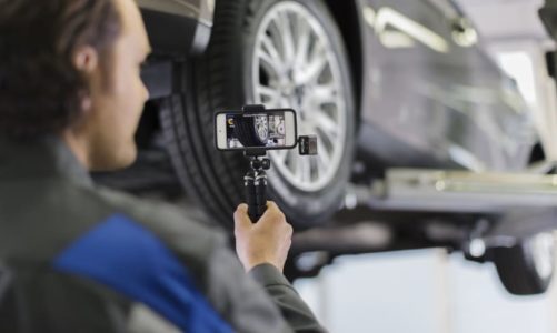 Ford lanserer «berøringsfri» service med desinfiserte biler – stor suksess med hente- og bringetjeneste