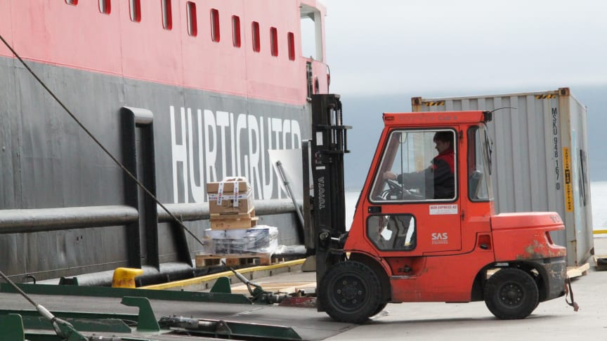 ​Hurtigruten stenger skipene for alle som har reist utenfor Norden