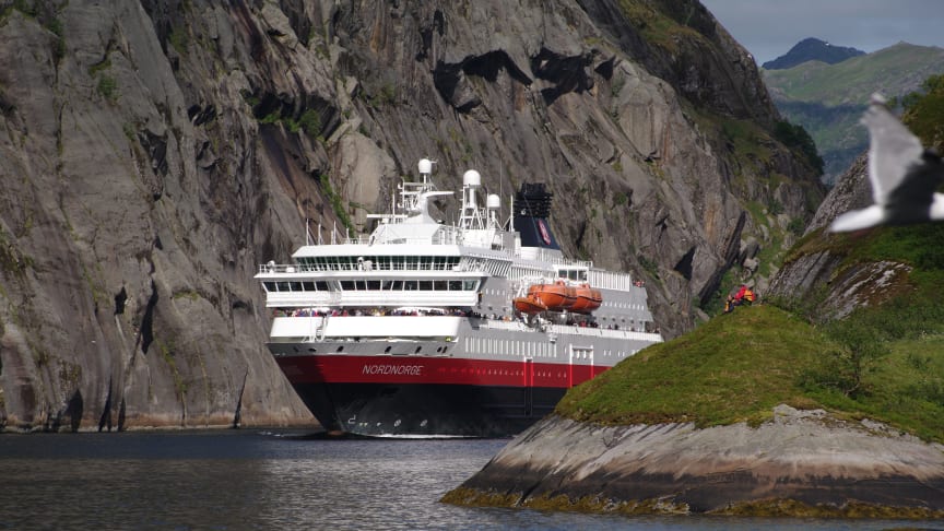 ​Hurtigruten med nye krisegrep: Permitterer ytterligere 225